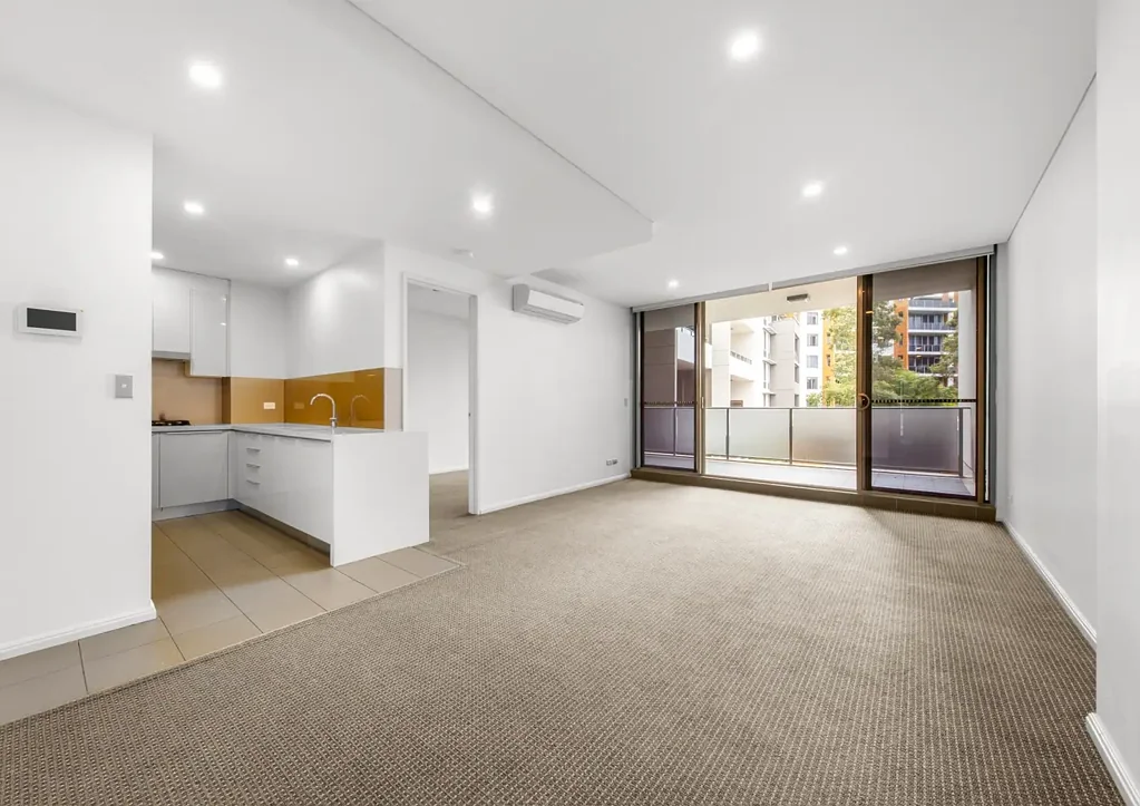 Modern Split Level Apartment In Prime Location