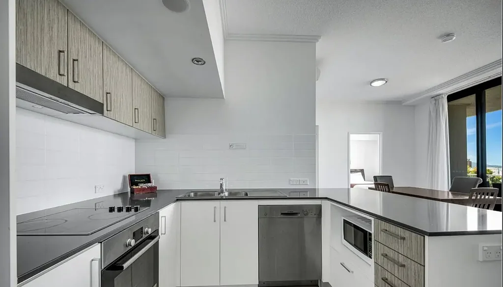 FURNISHED CBD APARTMENT WITH GREAT WATER VIEWS