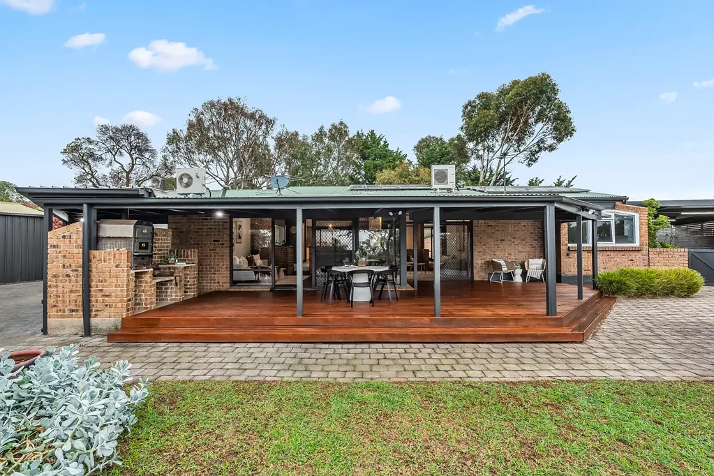 Eden Hills 4房  An architectural sanctuary immersed in the treetops…