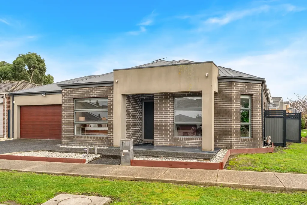 Craigieburn 4房 高地社区奢居 主卧带WIR 双台盆卫浴 开放式厨餐区 全年舒适空调 高天花板 内部入口双车库 步行公园学校 Flexible Living on a Stylish Single Level