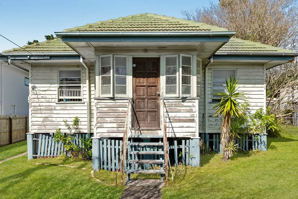 Tingalpa 2 Slaapkamer Blank Canvas on 607m² - Renovate, Rebuild or Reimagine