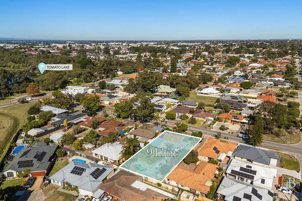 Kewdale 3房  Auction in 8 days....Deceased Estate - 911sqm Duplex Sized Block