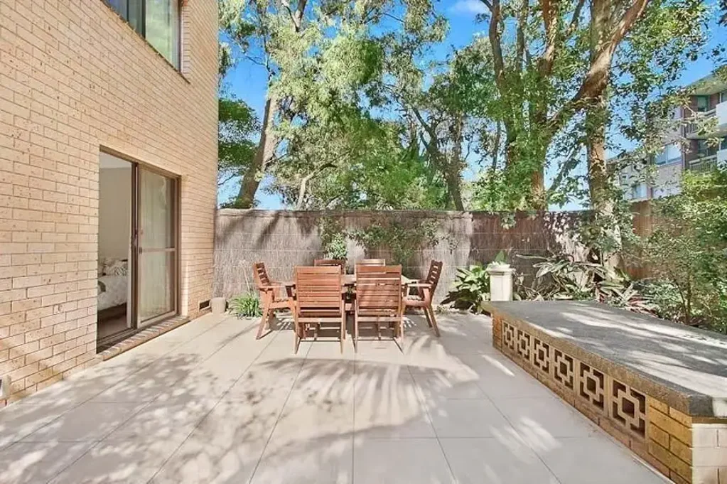 Large exclusive use courtyard - unfurnished