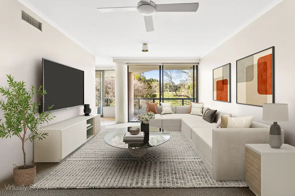 Kensington 2Zimmer North-Facing Raleigh Park Residence With Sweeping Golf Course Views