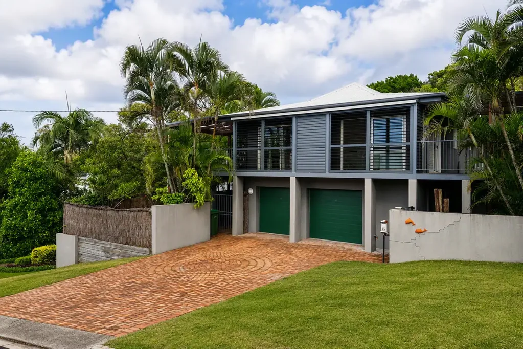 Coastal Living in Sunshine Beach Oasis