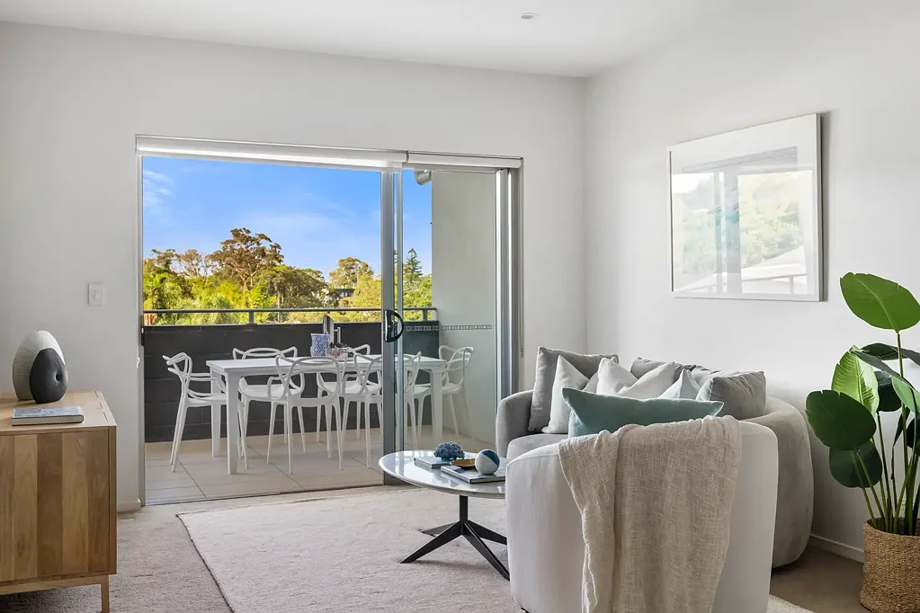 Taringa 2Moenga Elevated City-View Apartment in a Prime Taringa Location