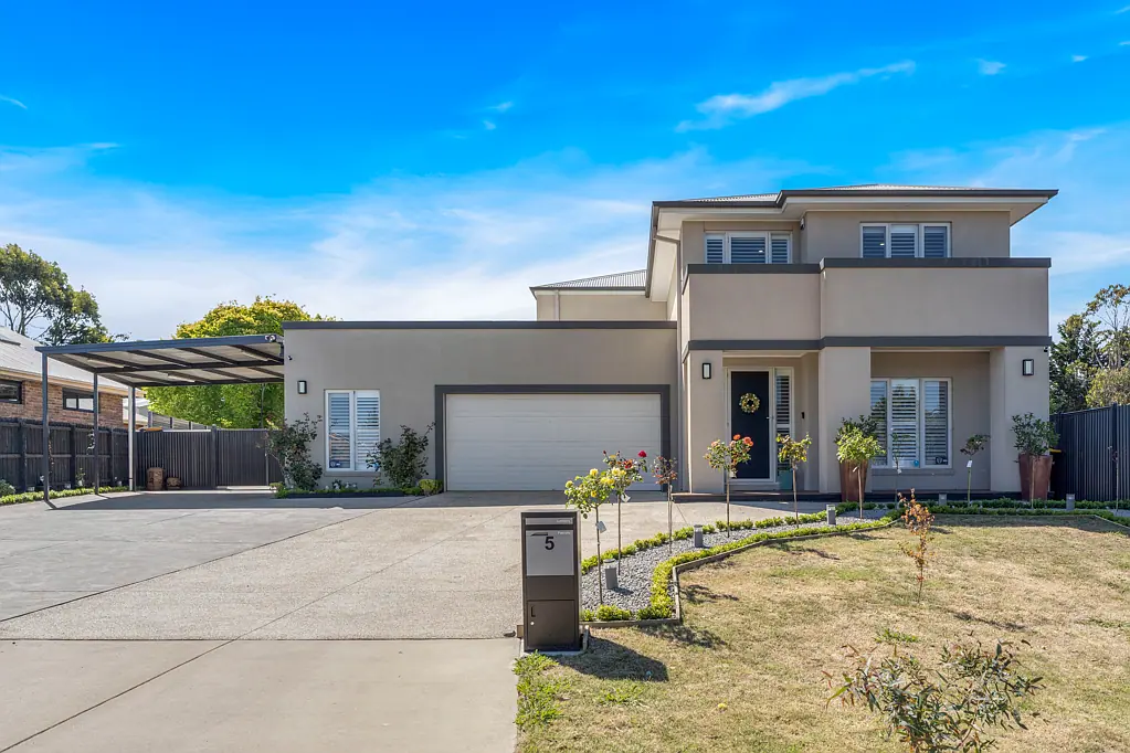 5 Wilson Place, Gisborne, VIC 3437