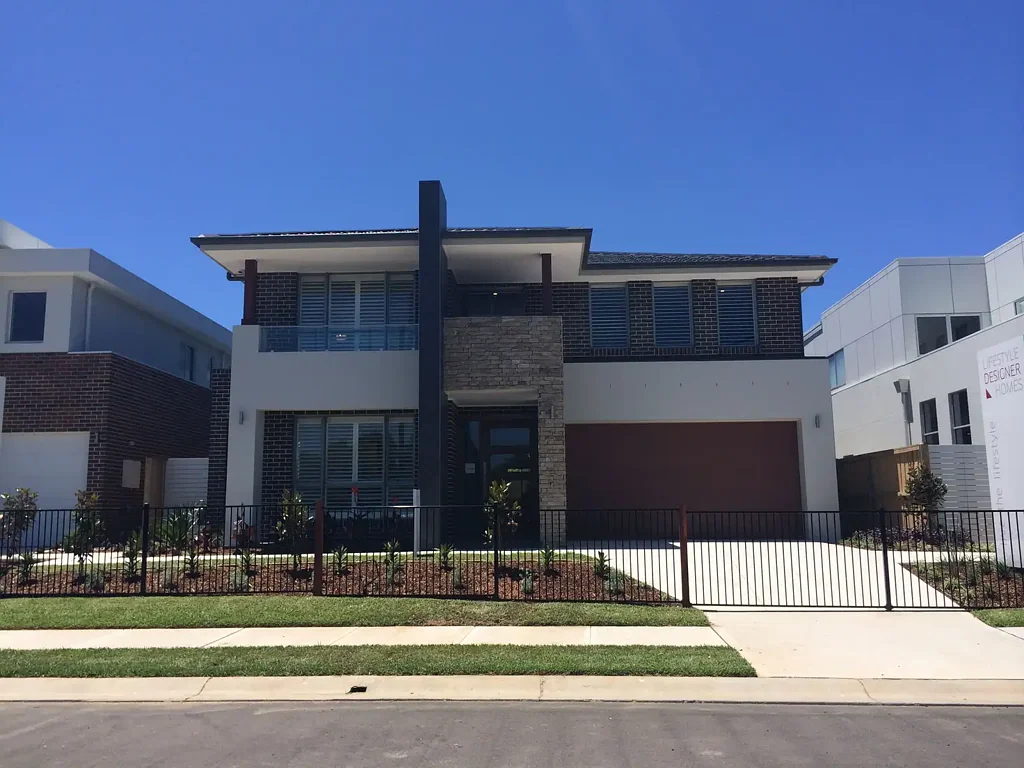 Woooo...Wonderful Award Design Luxury 5 Rooms Family House with swimming pool! As New! In the Heart of Kellyville!