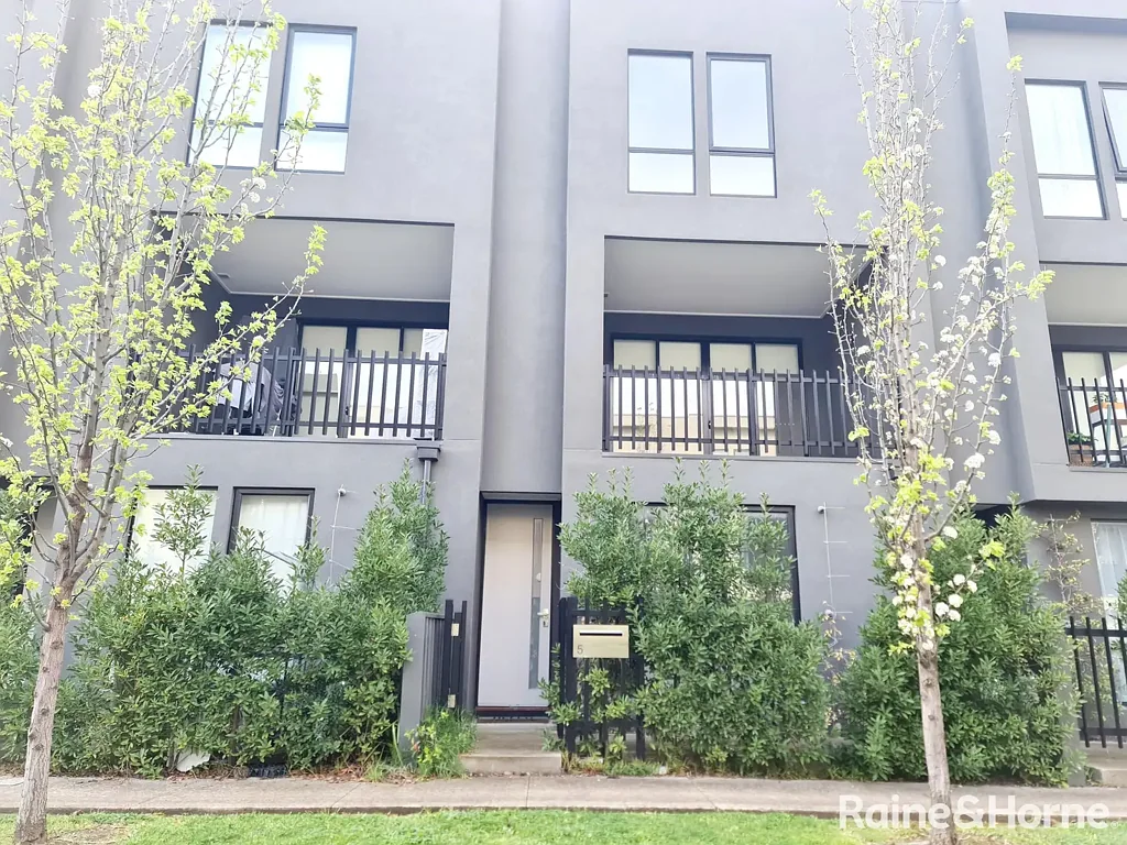 MODERN LIVING