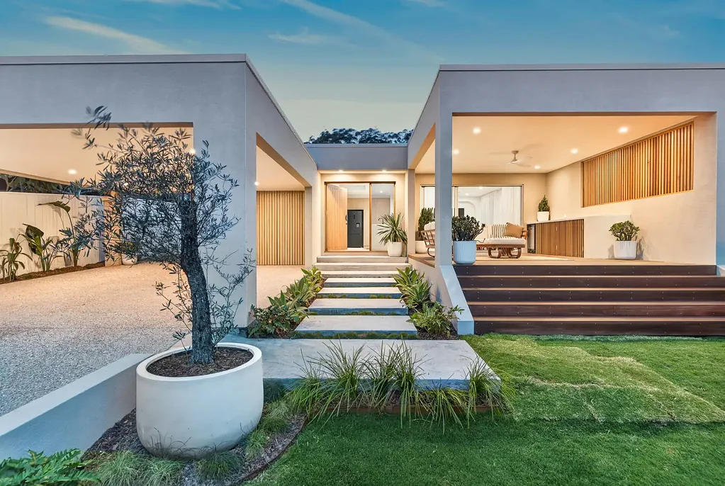 Southport 4房  A Completely Renovated Modern Mediterranean Masterpiece