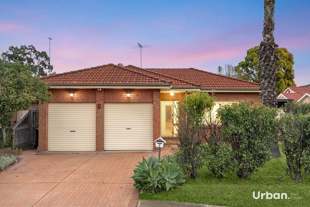 Woodcroft 4Habitaciones Large Family Home on 481m² in One of Woodcroft's Finest Streets