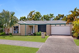 24 Manra Way, Pacific Pines