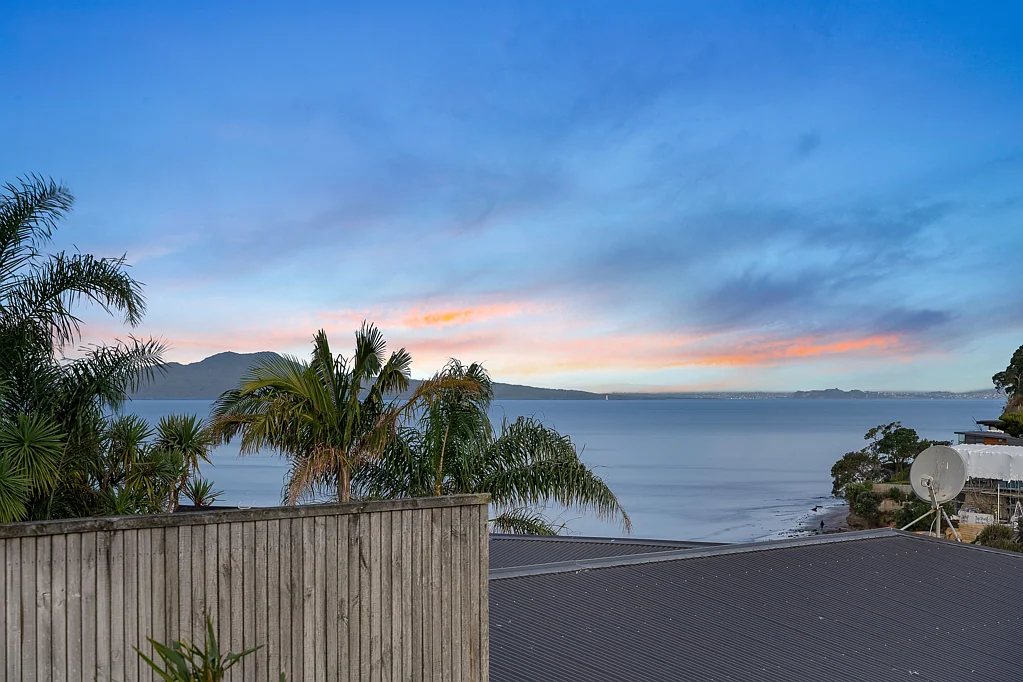 Rothesay Bay 4房  LUXURY COASTAL LIVING IN RANGI ZONE