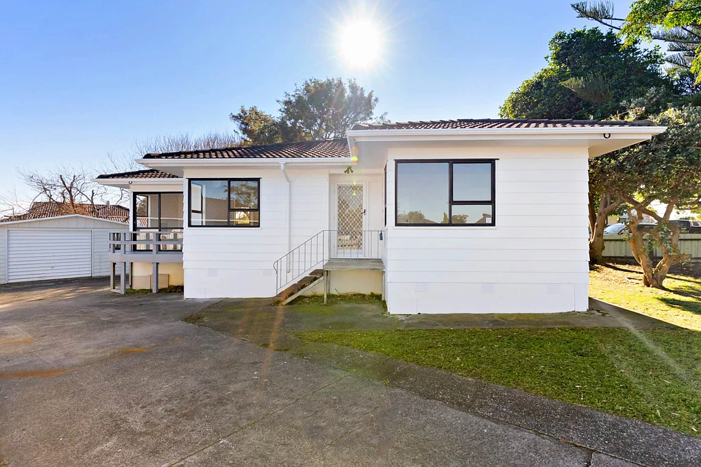 Clendon Park 3Habitaciones Affordable Refurbished Home with Land & Potential!