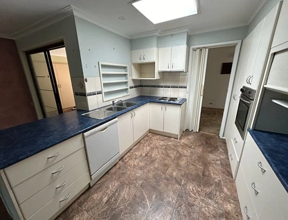 4 Snowy Street, Dandenong North, South East Melbourne, 4 ห้องนอน, 2 ห้องน้ำ, House