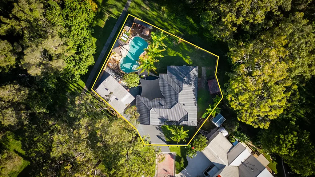 5 Calliandra Court, Carrara, QLD 4211