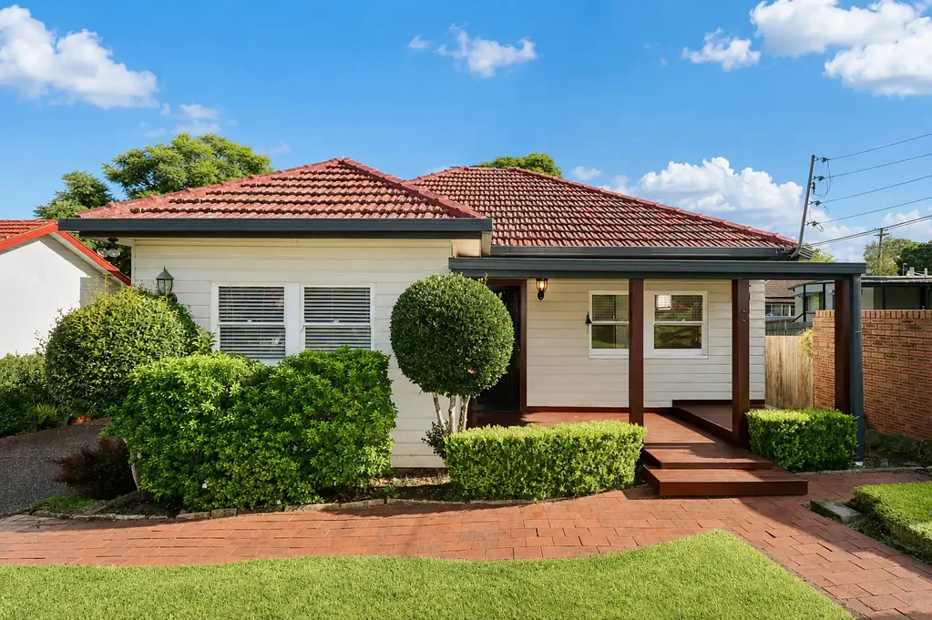 LAWN & GARDEN MAINTENANCE INCLUDED!