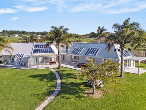 Dairy Flat 7房  Ultimate Rural Escape with Dual Dwellings