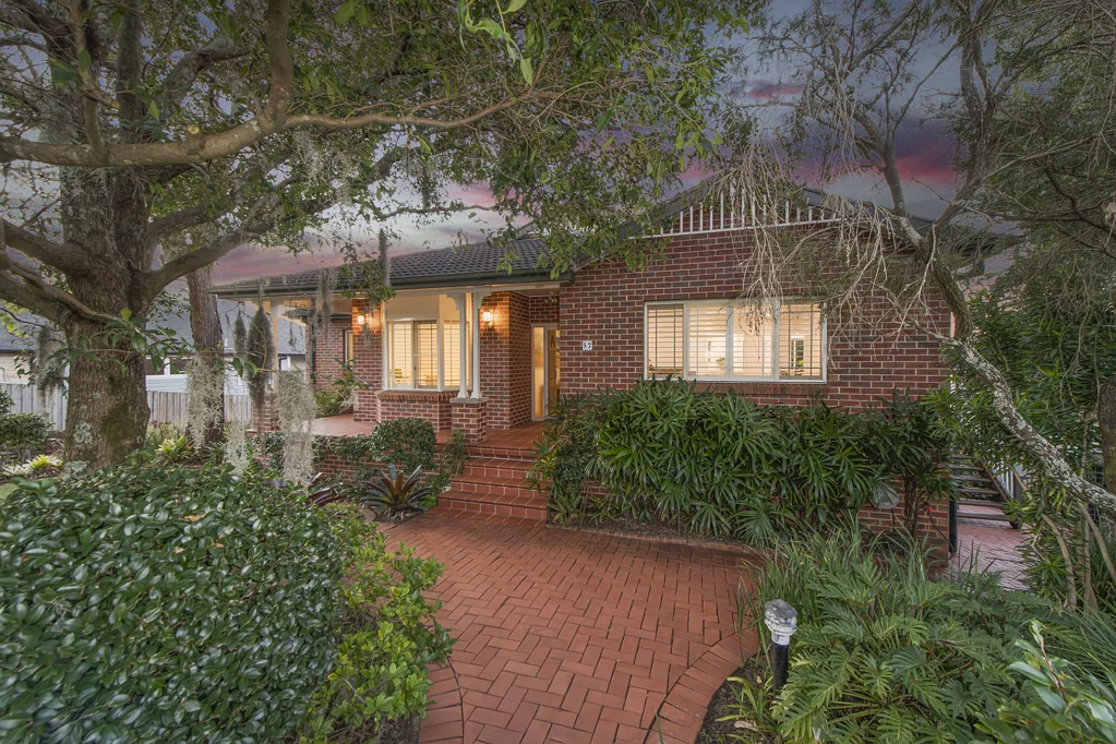 Mona Vale 4 Bedroom North-facing family home with multigenerational flexibility