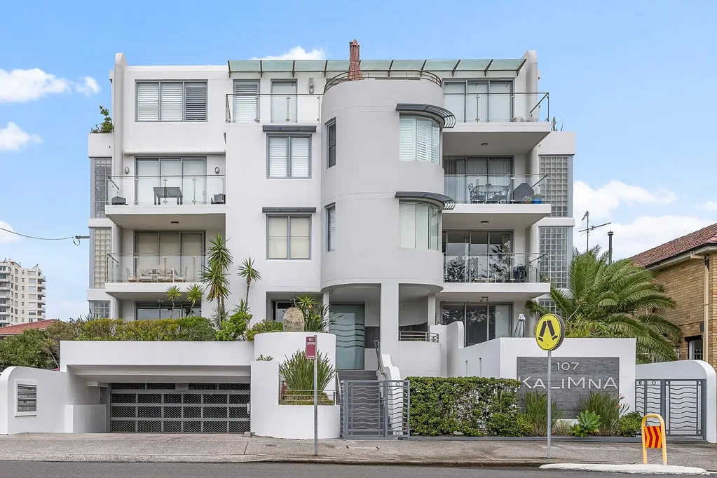 Cronulla 3Phòng ngủ Townhouse-style courtyard apartment in a highly sought-after Cronulla location