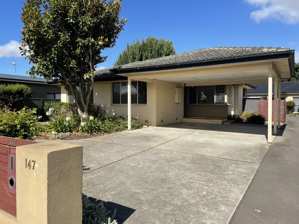 Comfortable Three-Bedroom Home in a Convenient Sale Location