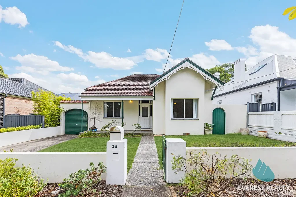 Renovated 4 Bedroom House + Study with Huge Backyard