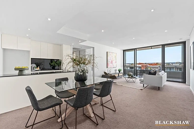 Kingston 2房  Top Floor Living with Views, Lifestyle & Convenience