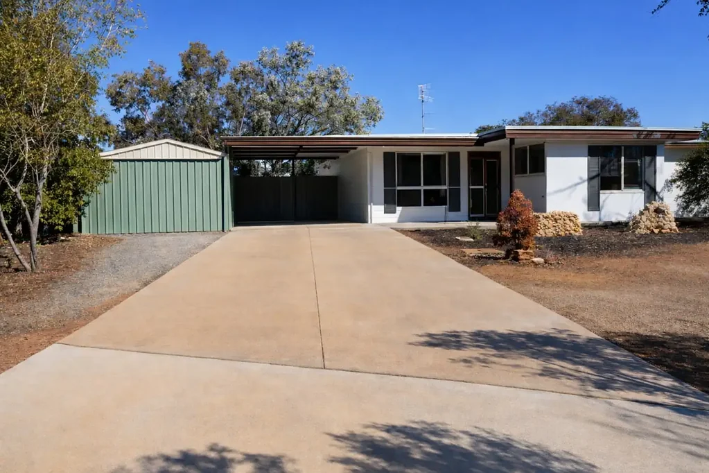 16 Mulgaria Cres, Roxby Downs, SA 5725