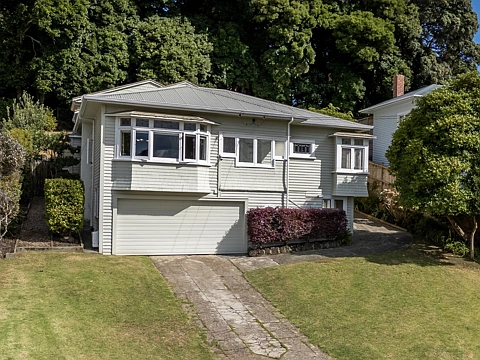 Hillsborough 4房  Big Land - Big Opportunity - Present your offer!
