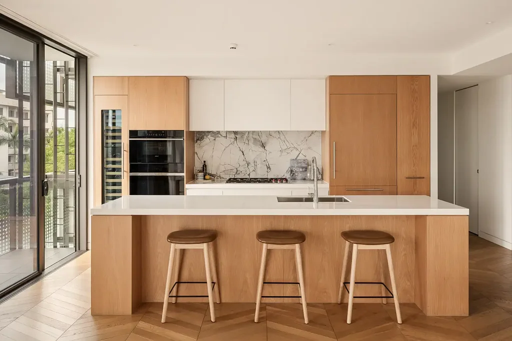 New Farm 3房 150平米宽敞空间 高端Wolf电器 主卧带套间 朝北遮盖阳台 两大私人阳台 两大地下车位 内部泳池入口 毗邻Riverwalk Elevated Luxury in the Heart of New Farm