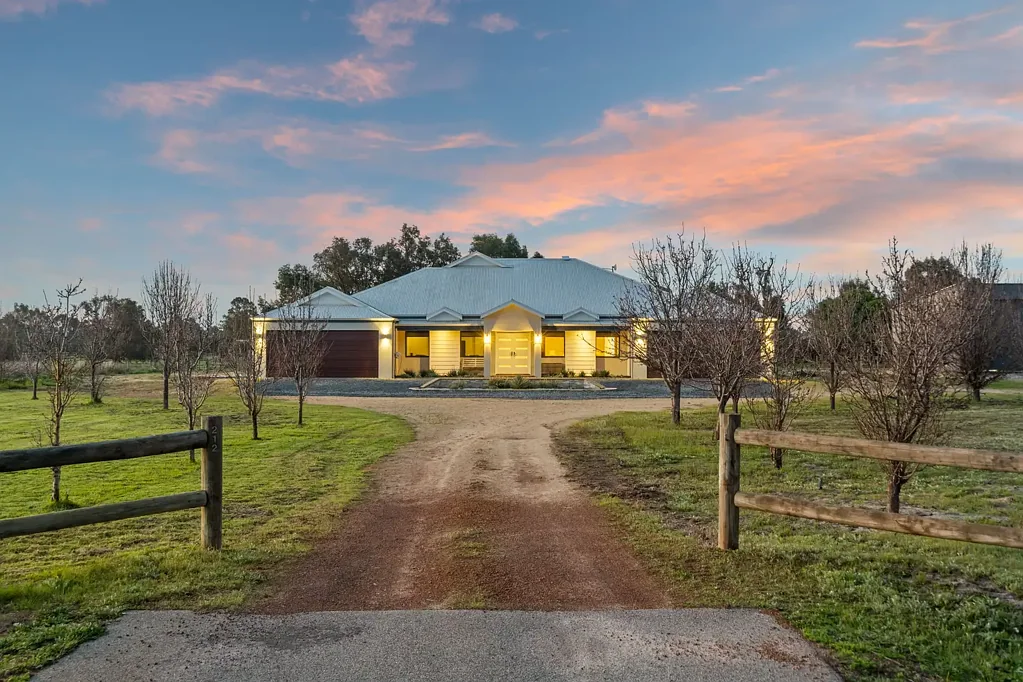 West Pinjarra 4ਬੈੱਡਰੂਮ Under offer.