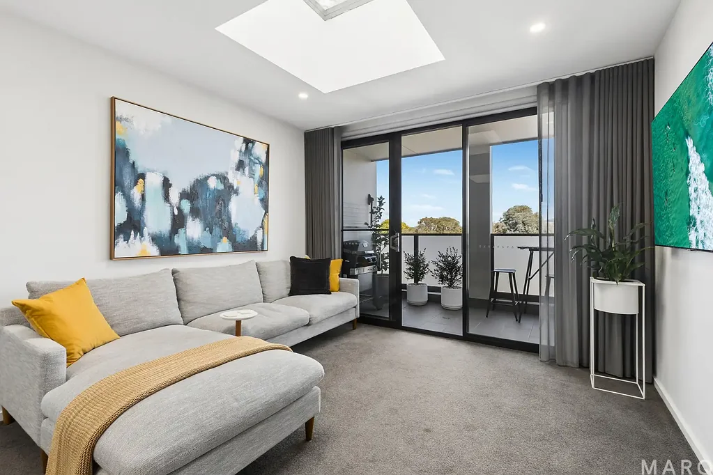 Griffith 2 Bedroom Private Top Floor Living