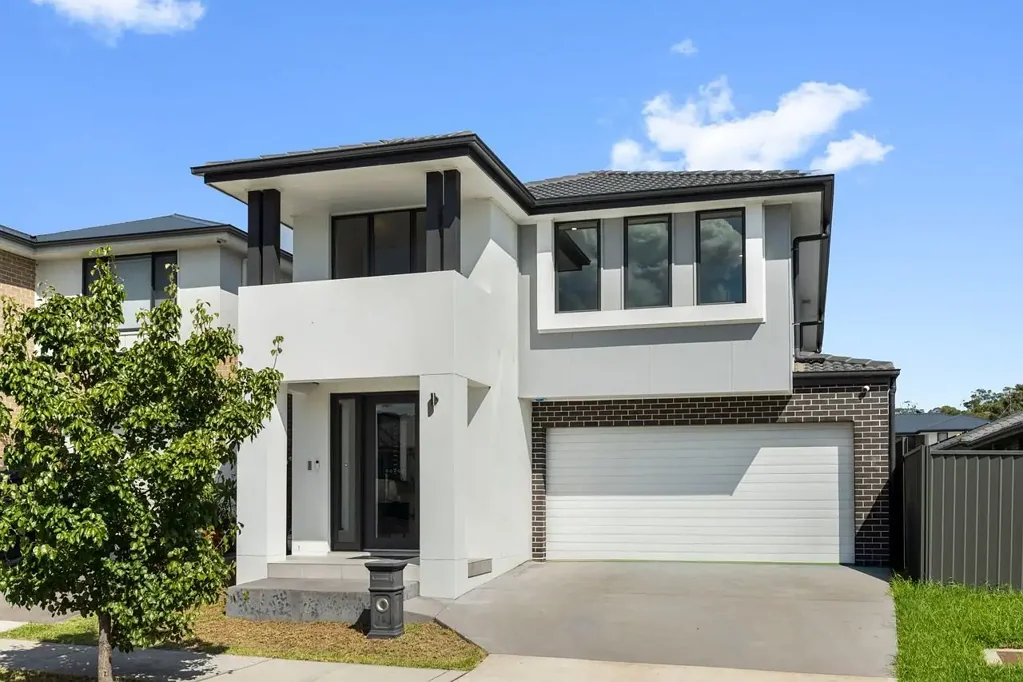 Leppington 5房 近新All Castle Homes 2年房龄 宽敞4-5卧 高天花板 多功能空间 巨大主套房 随时可入住 Under Contract- Inspections Cancelled!