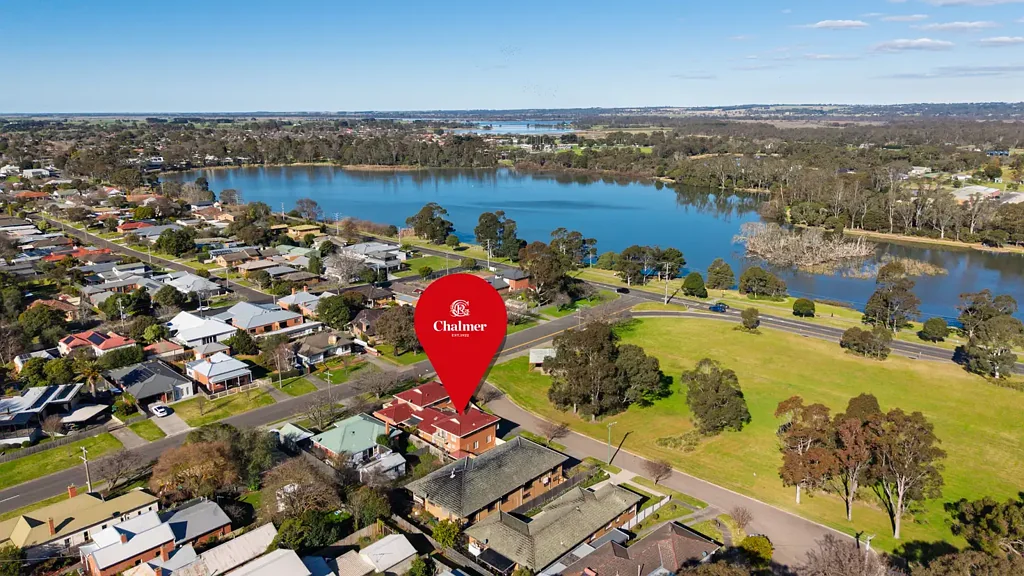 Sale 2房  Elevated elegance with parkland and lake views