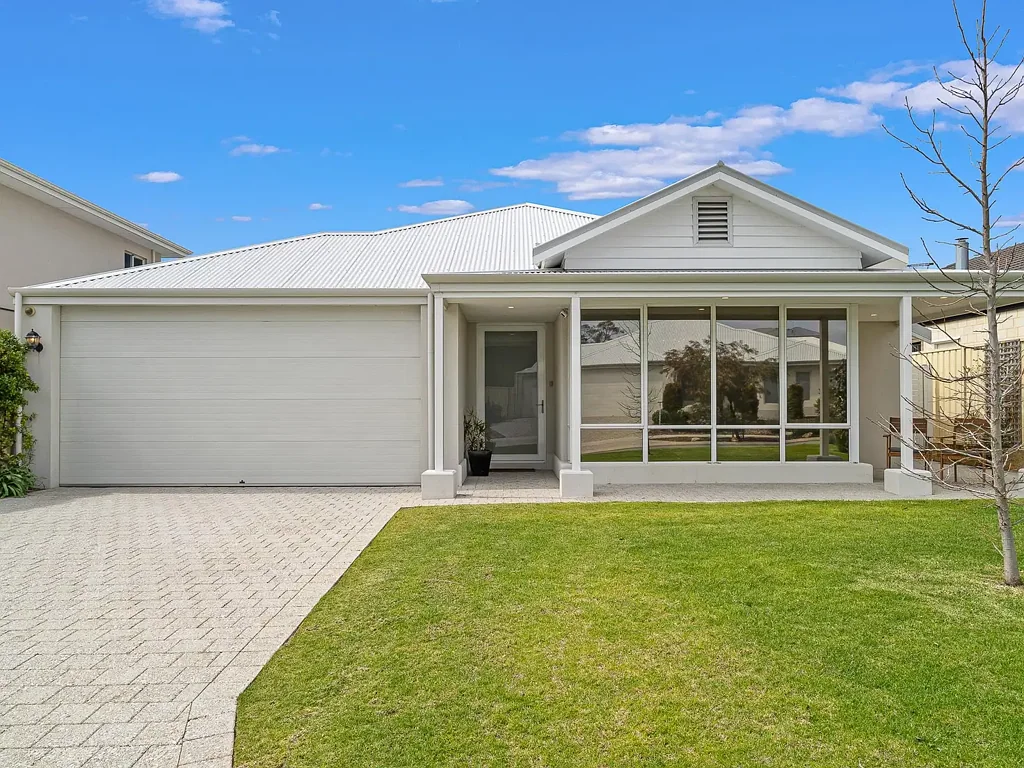 8 Cubana Parkway, Madora Bay, WA 6210