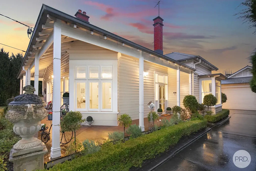 Lake Wendouree 4Moenga A Landmark Lake Wendouree Residence with Resort-Style Living