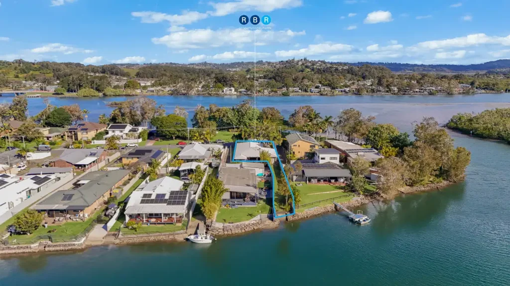 Tweed Heads West 4房  Waterfront Family Home - 784m² on a Quiet Cul-de-Sac