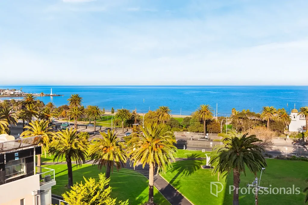 Lifestyle, Location & Water Views!