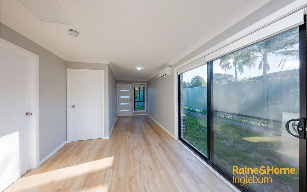Beautiful Two Bedroom Granny Flat in a Minto for Lease!!! Water included!