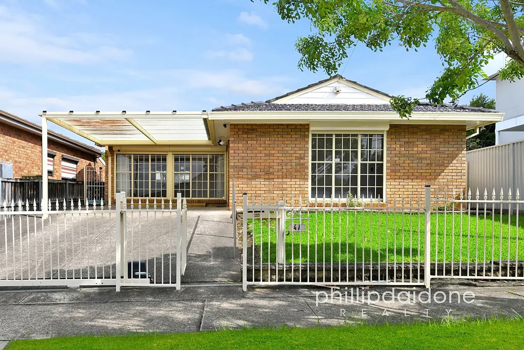 Berala 3 Bedroom NEAT BRICK HOME.... EASY MAINTENANCE...