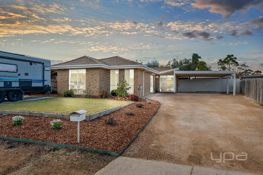 Melton West 4 Bedroom STUNNING RENOVATED HOME ON 717M2 (APPROX.)