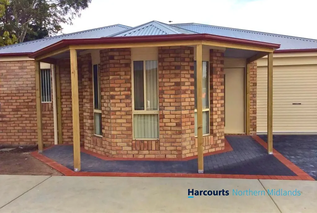 Private & Peaceful Unit Living in Longford