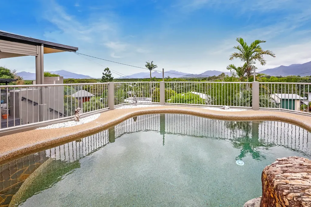 18 Lowanna Close, White Rock, QLD 4868