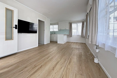 Spacious & Sunny 2-Bedroom Sanctuary in Sandringham