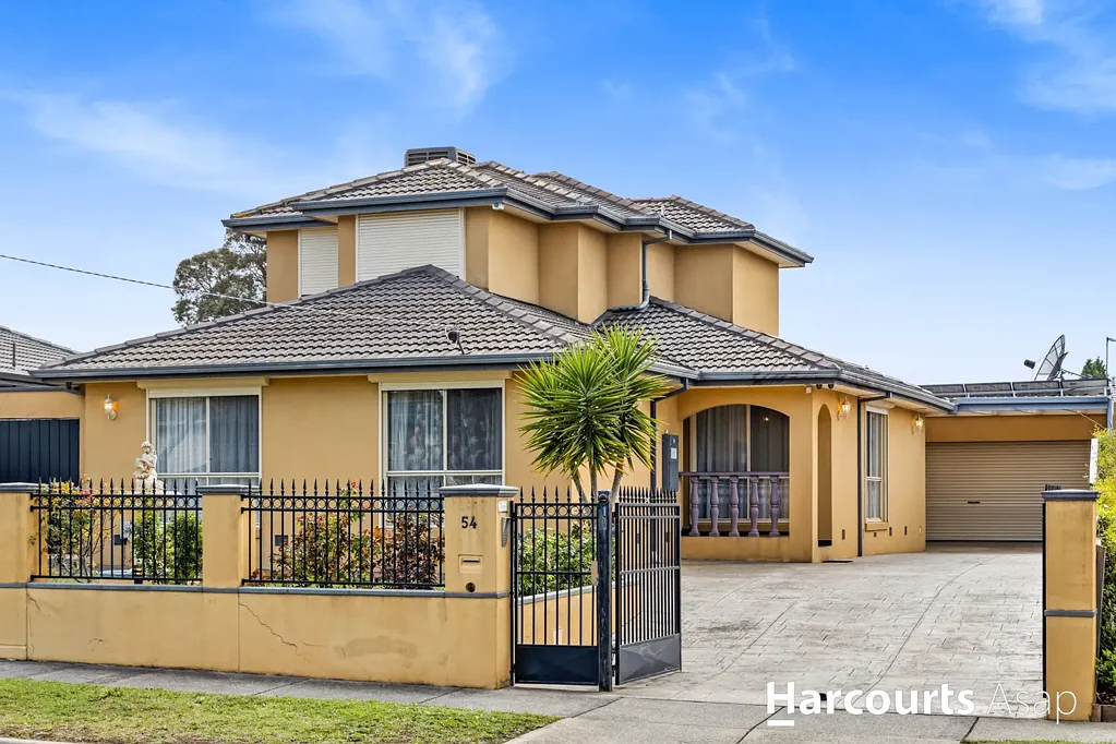 Dandenong North 3બેડરૂમ A Grand Family Haven with Space, Style, and Security