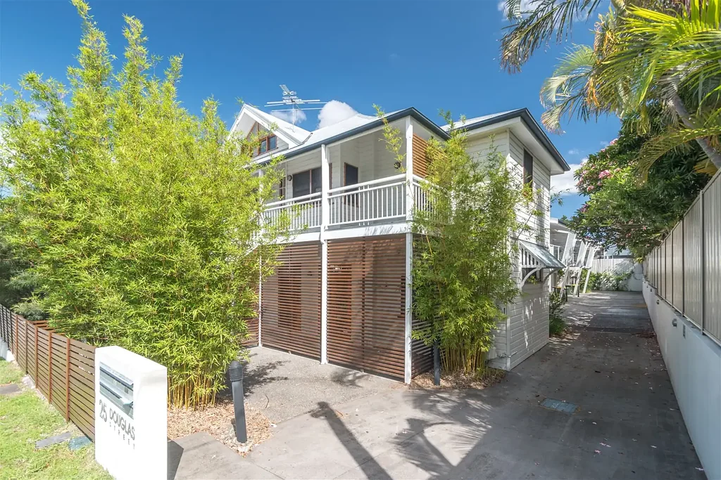 Only 5km from the CBD |  Spacious Modern Townhouse | Lifestyle at Your Doorstep