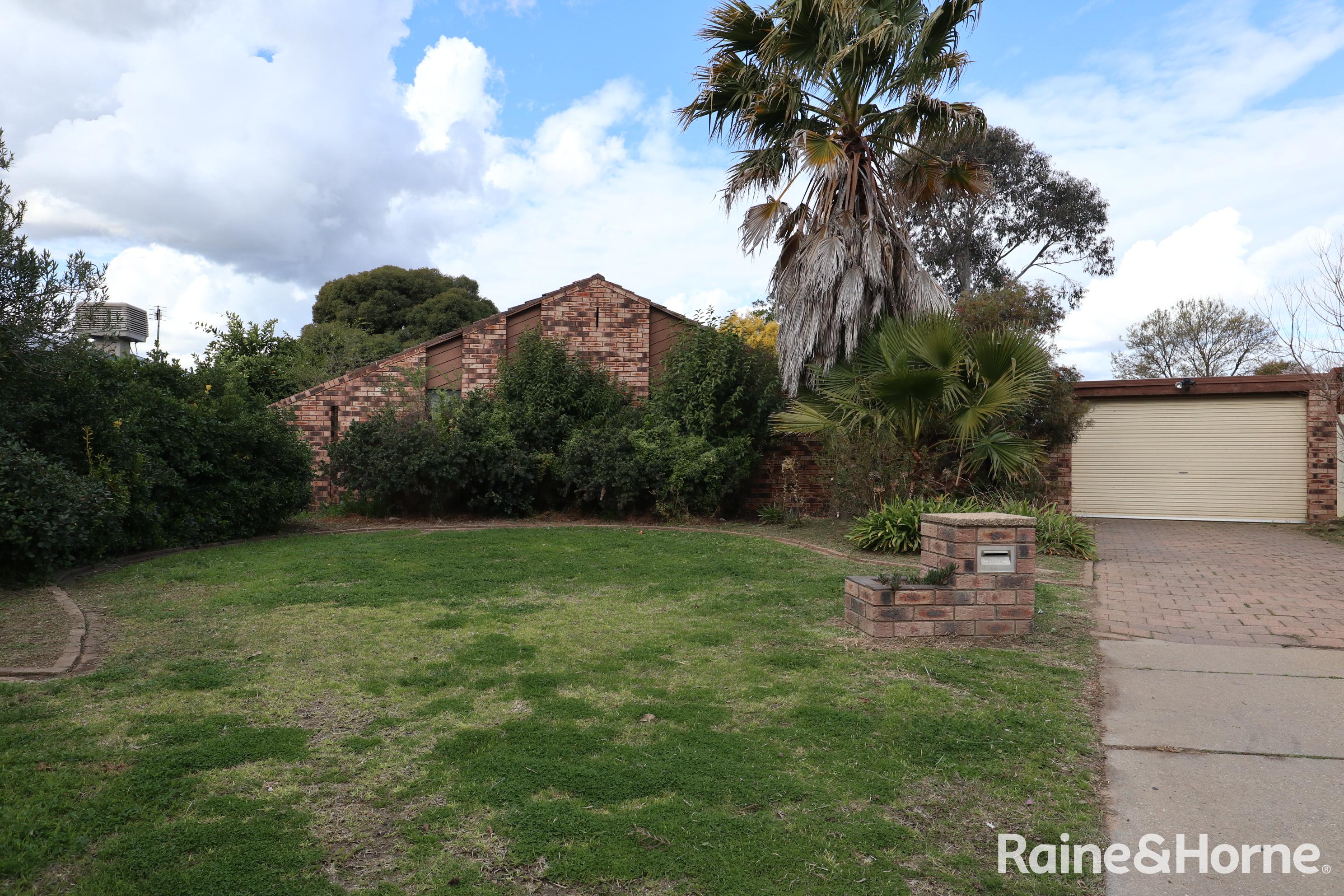 4 JANNALI PL, GLENFIELD PARK NSW 2650, 0 chambres, 0 salles de bain, House