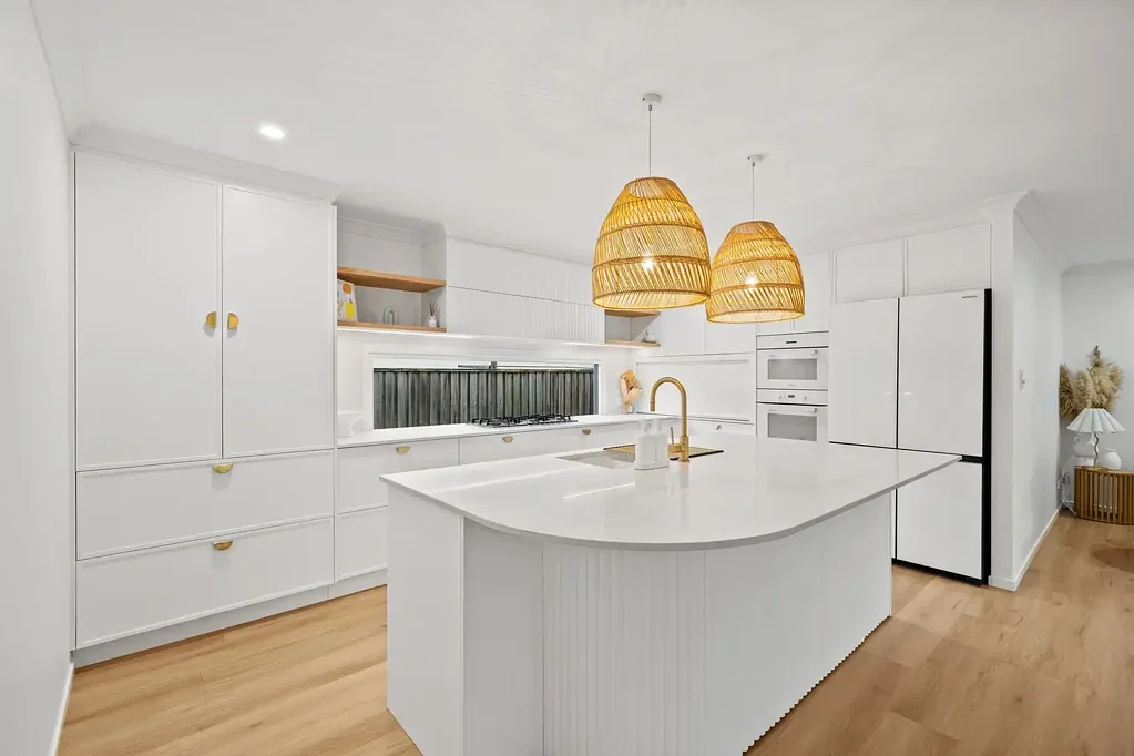 Peregian Beach 4ห้องนอน Modern Coastal Home in the Heart of Peregian Beach