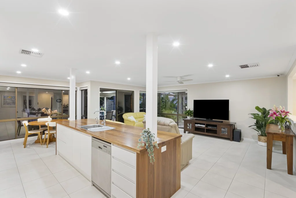 10 Saint Andrews Court, Albany Creek, QLD 4035