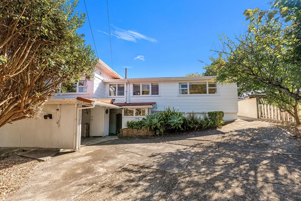 Kelston 3침실 First Time on Market, Classic 1950s Do-Up on 817m²